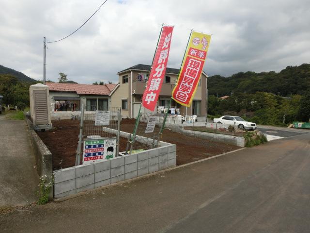 Local photos, including front road. Local (10 May 2013) Shooting