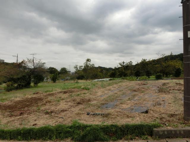 View photos from the dwelling unit. View from the site (October 2013) Shooting