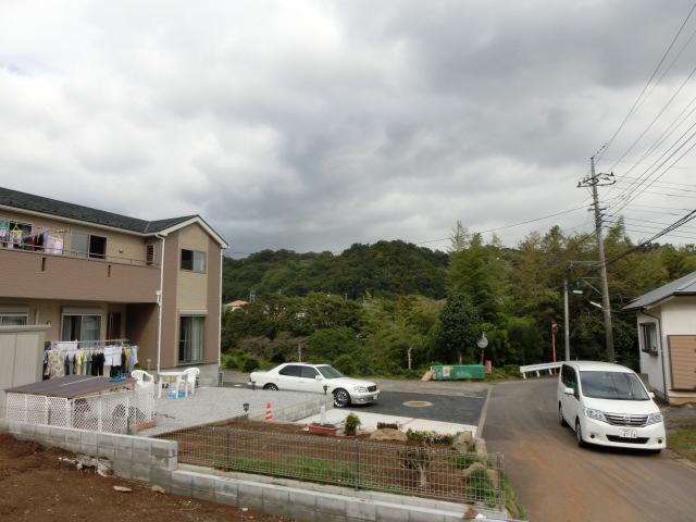 View photos from the dwelling unit. View from the site (October 2013) Shooting