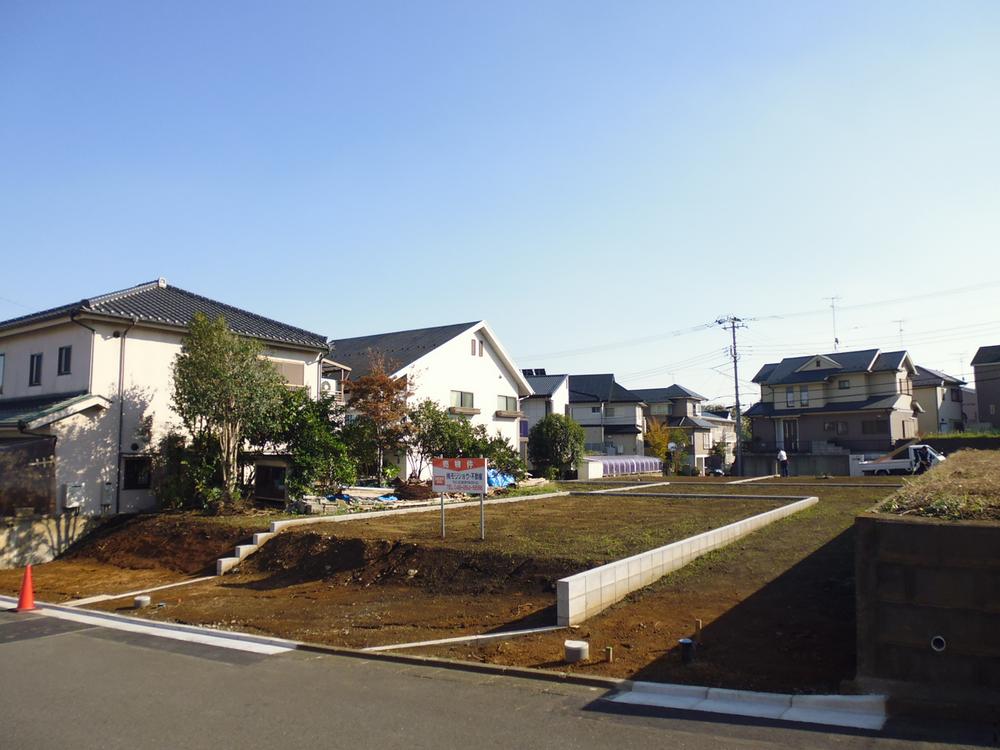 Local photos, including front road. Local (11 May 2013) Shooting