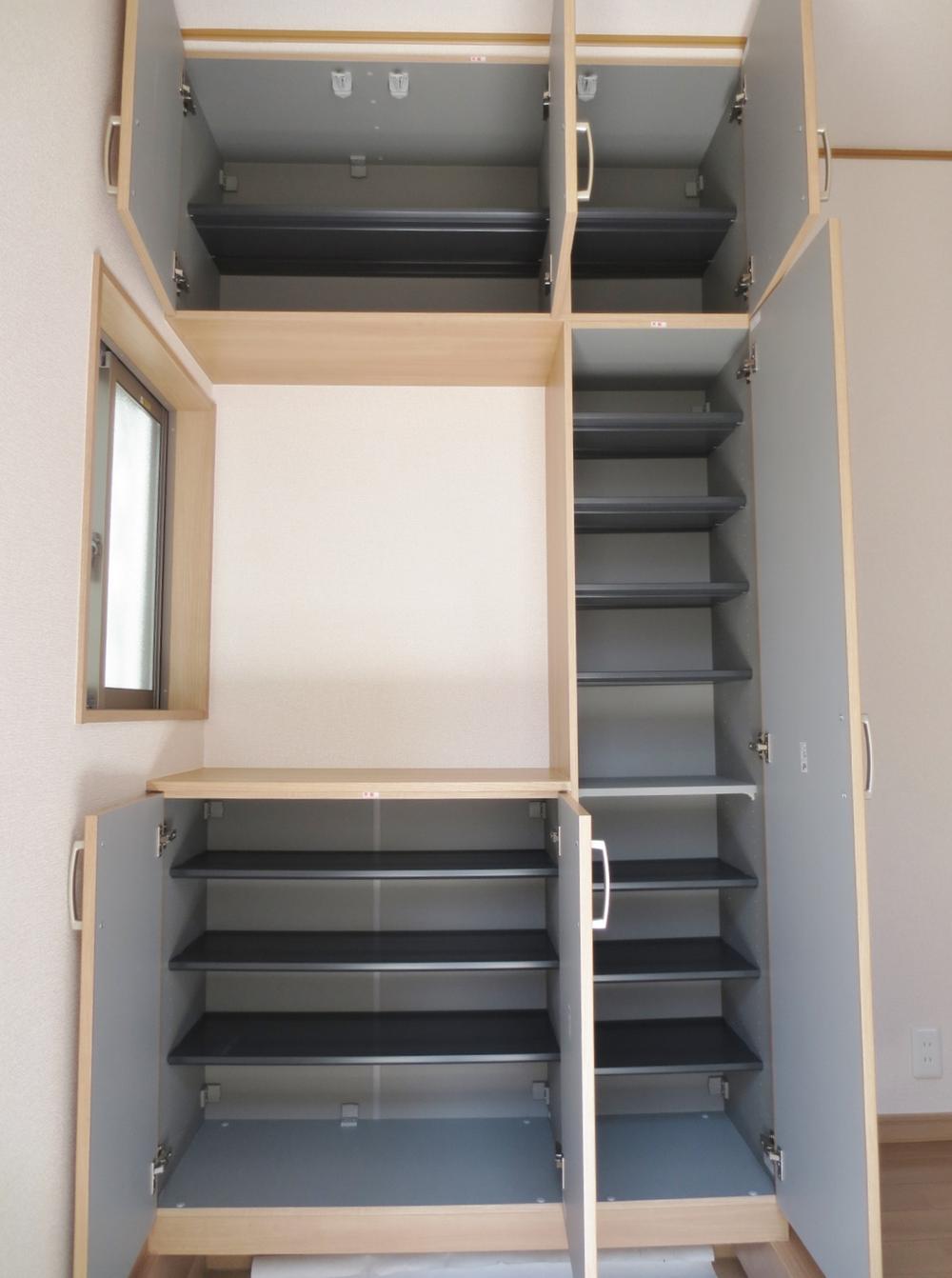 Receipt. Shoe box in which you can store plenty