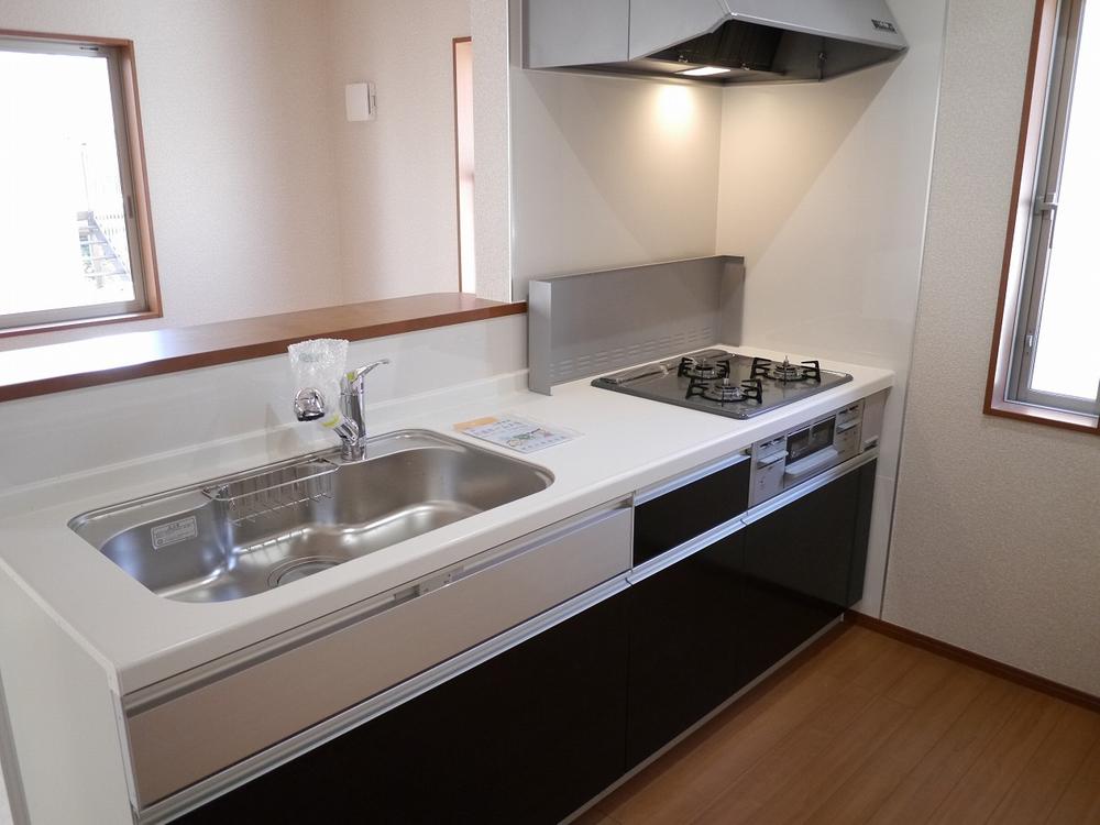 Kitchen. Stainless steel worktop ・ Glass top stove system Kitchen