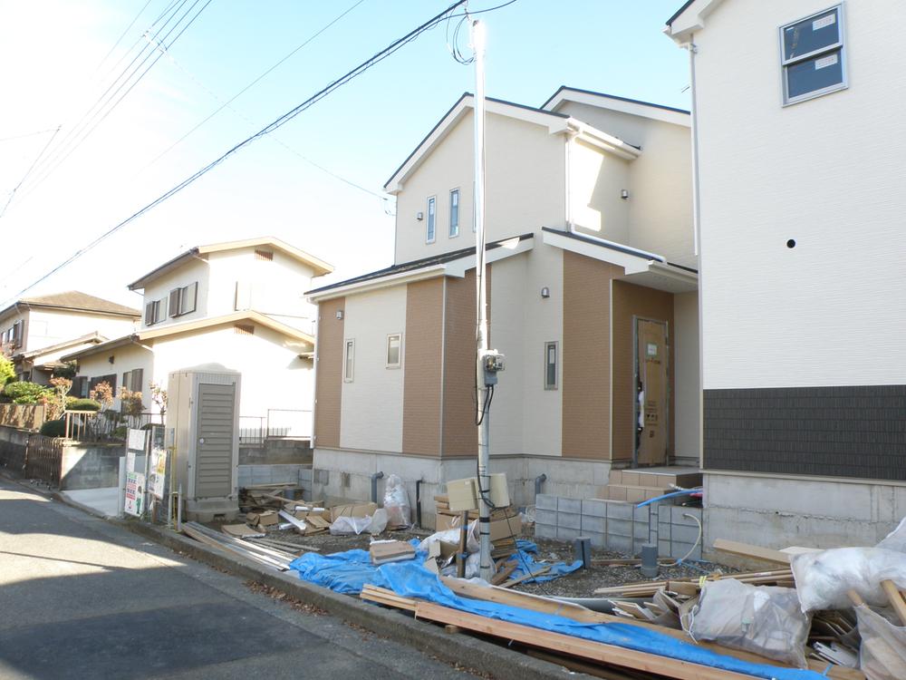 Local photos, including front road. Local (11 May 2013) Shooting