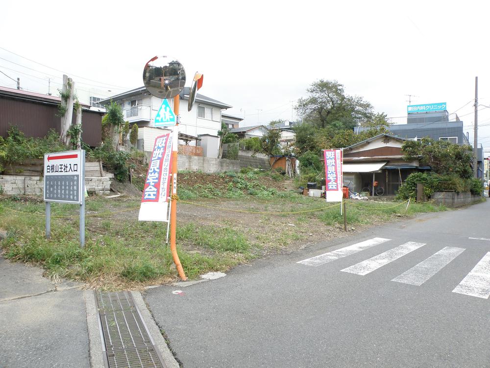 Local photos, including front road. Local (10 May 2013) Shooting