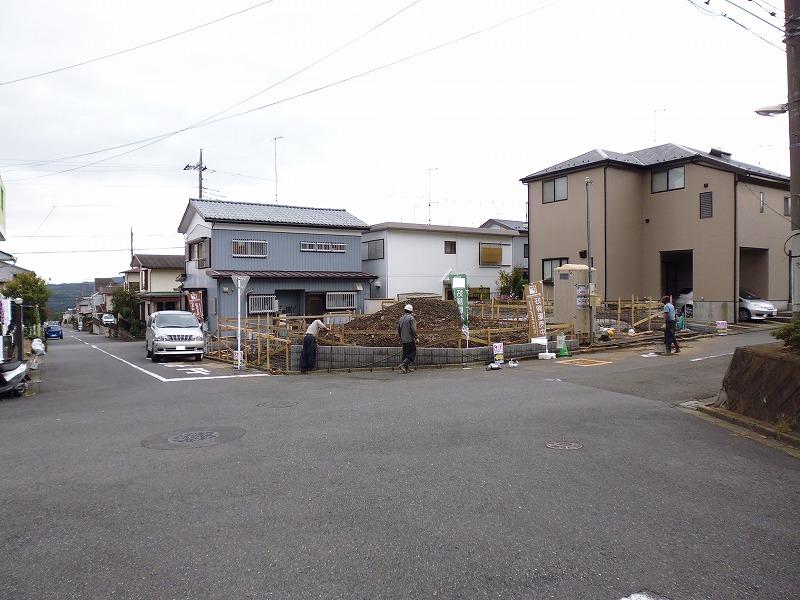 Local photos, including front road. Local (10 May 2013) Shooting