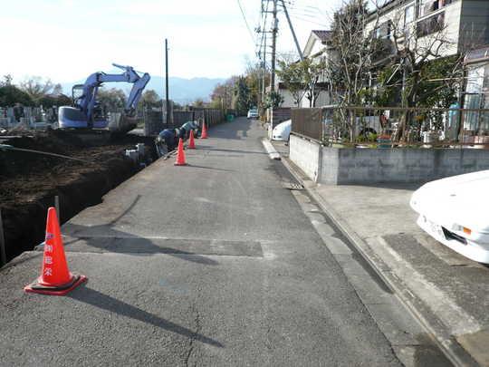 Local photos, including front road. Frontal road