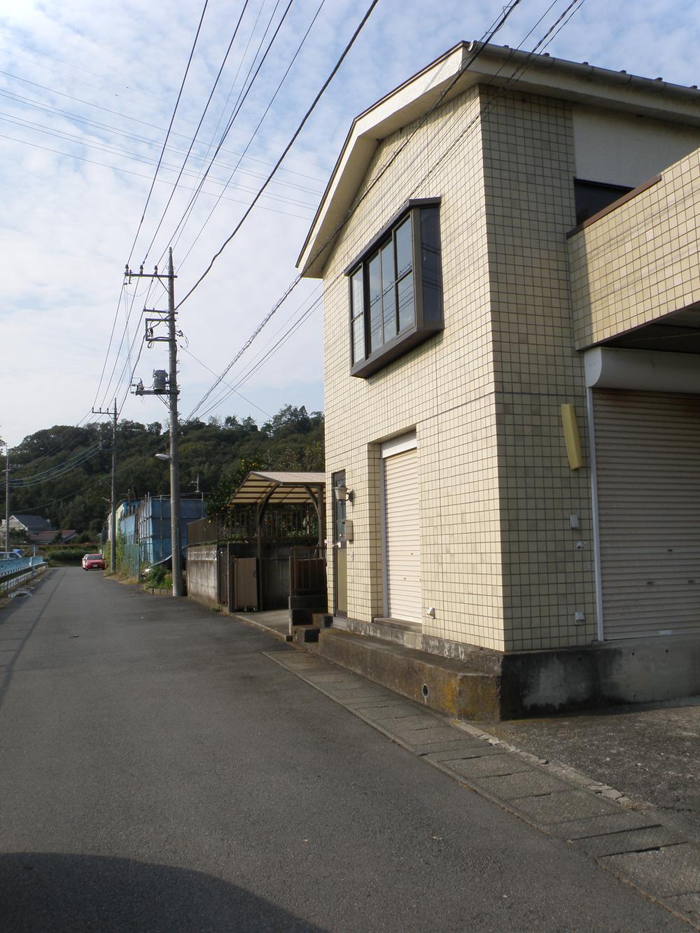 Local photos, including front road. Local (10 May 2013) Shooting