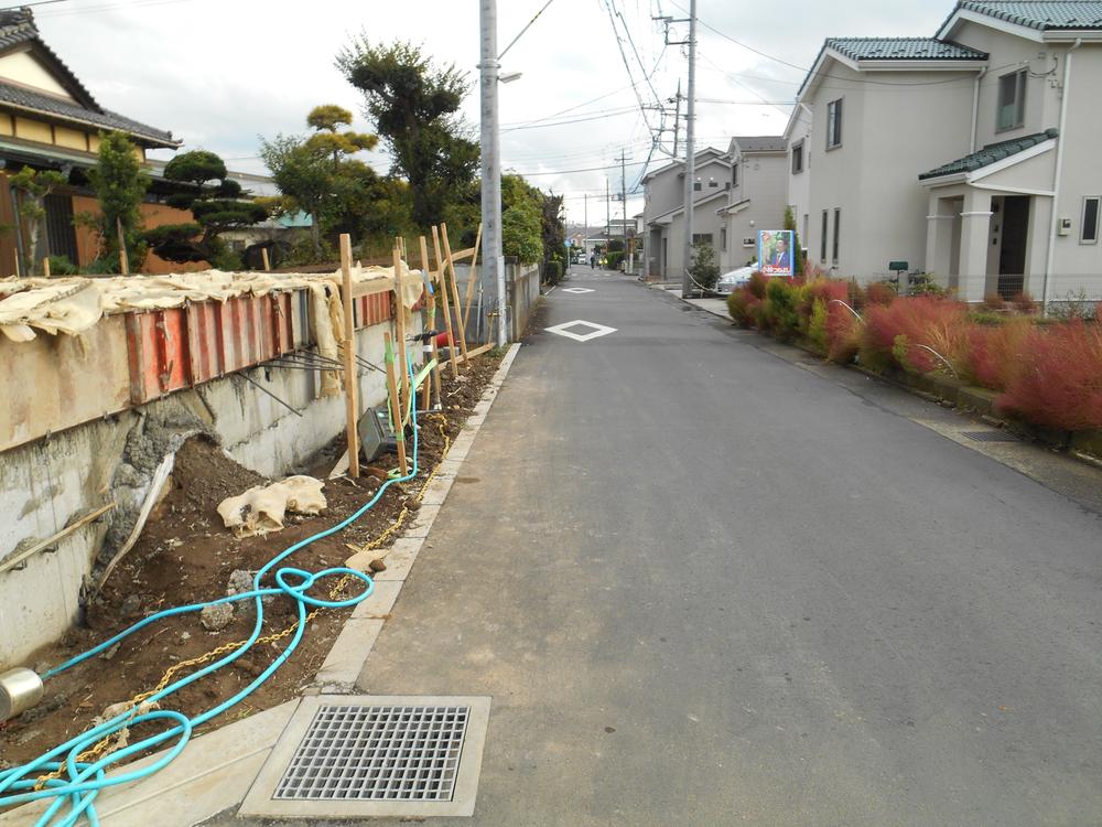 Local appearance photo. 8 Building front road