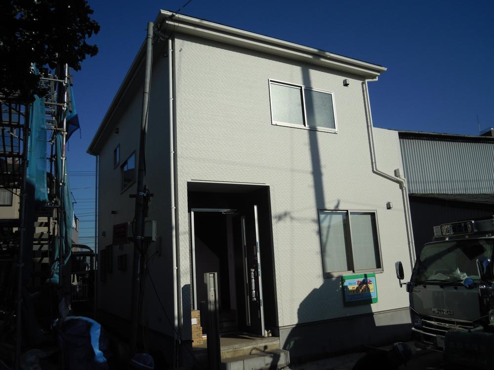 Local appearance photo. Local (11 May 2013) Shooting