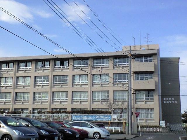 Junior high school. 1120m