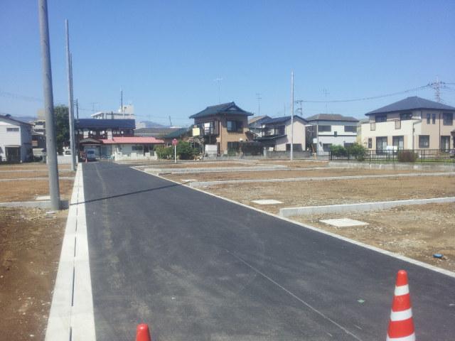 Local photos, including front road. Local (04 May 2013) Shooting