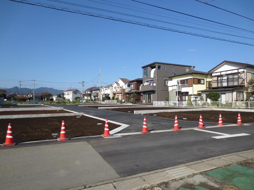 Local photos, including front road. Local (11 May 2013) Shooting