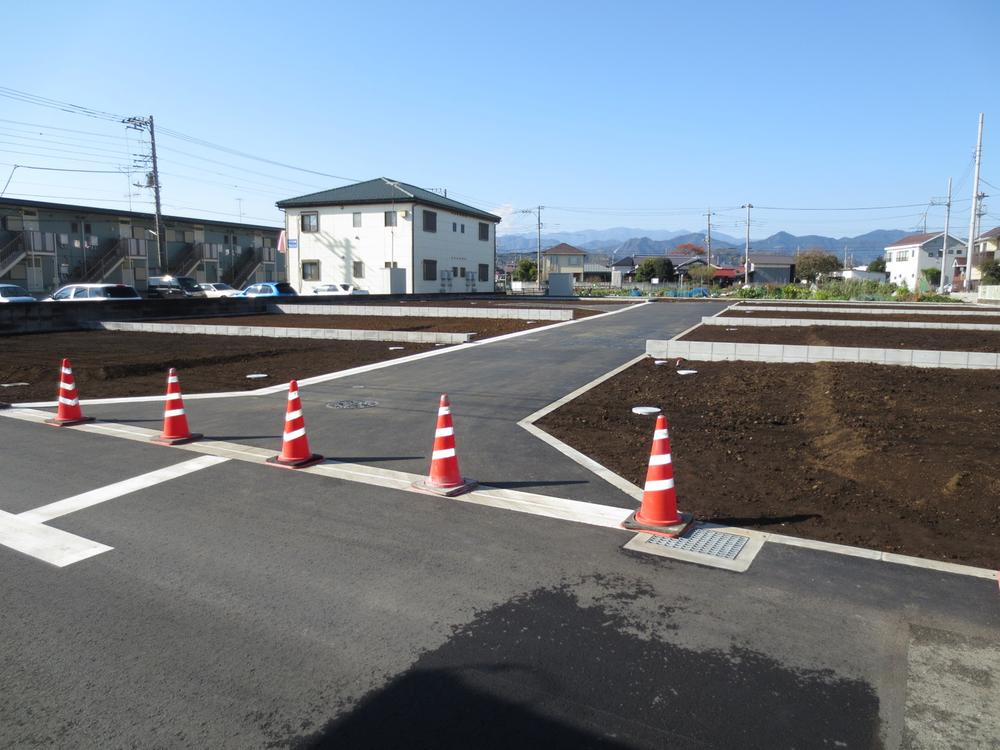 Local photos, including front road. Local (11 May 2013) Shooting