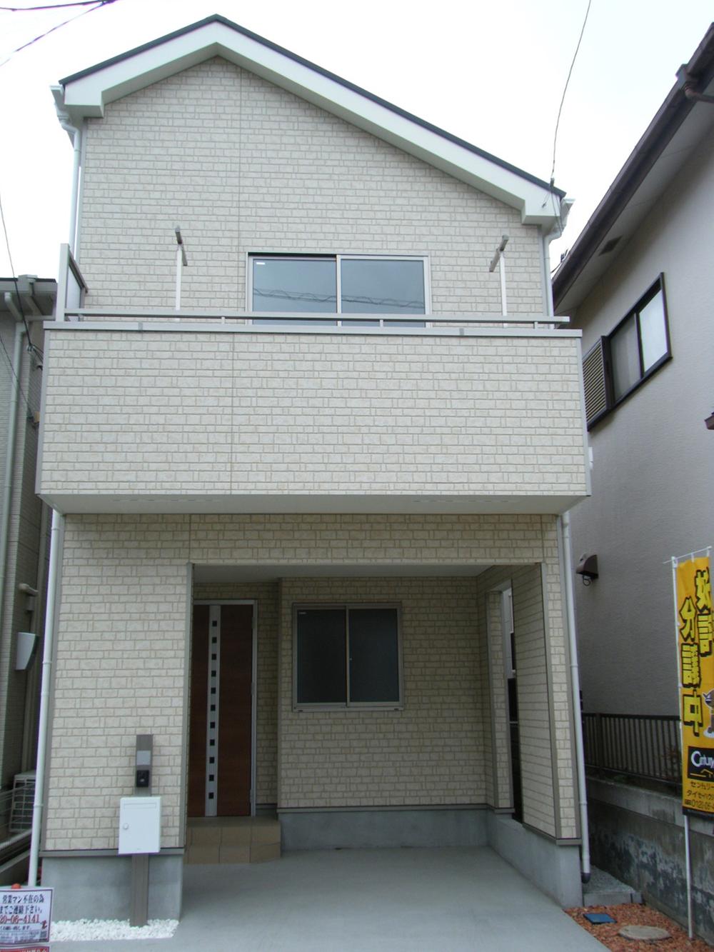 Local appearance photo. Local (December 2013) shooting ◎ some airy atrium ・ It is with a loft ☆ ◎ shopping convenience, It is a quiet residential area