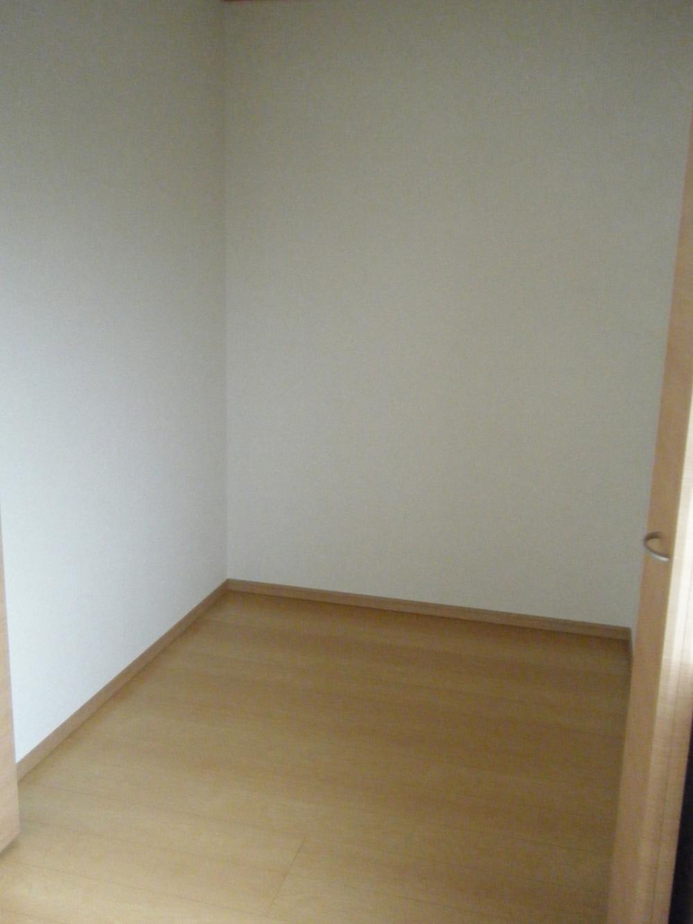 Receipt. Walk-in closet