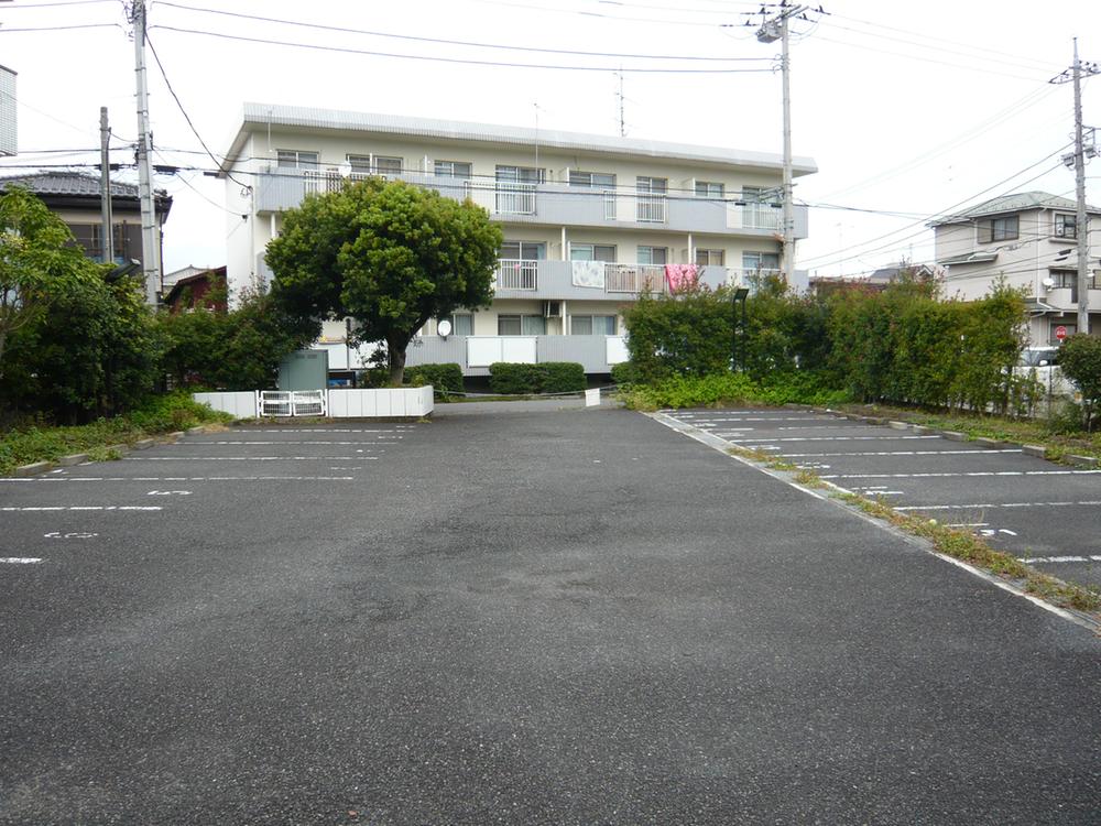 Local photos, including front road. Development subdivision of all 13 compartments. Current, It is dismantled