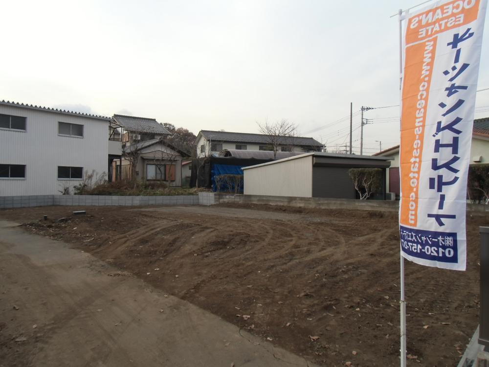 Local photos, including front road. Local (December 9, 2013) Shooting