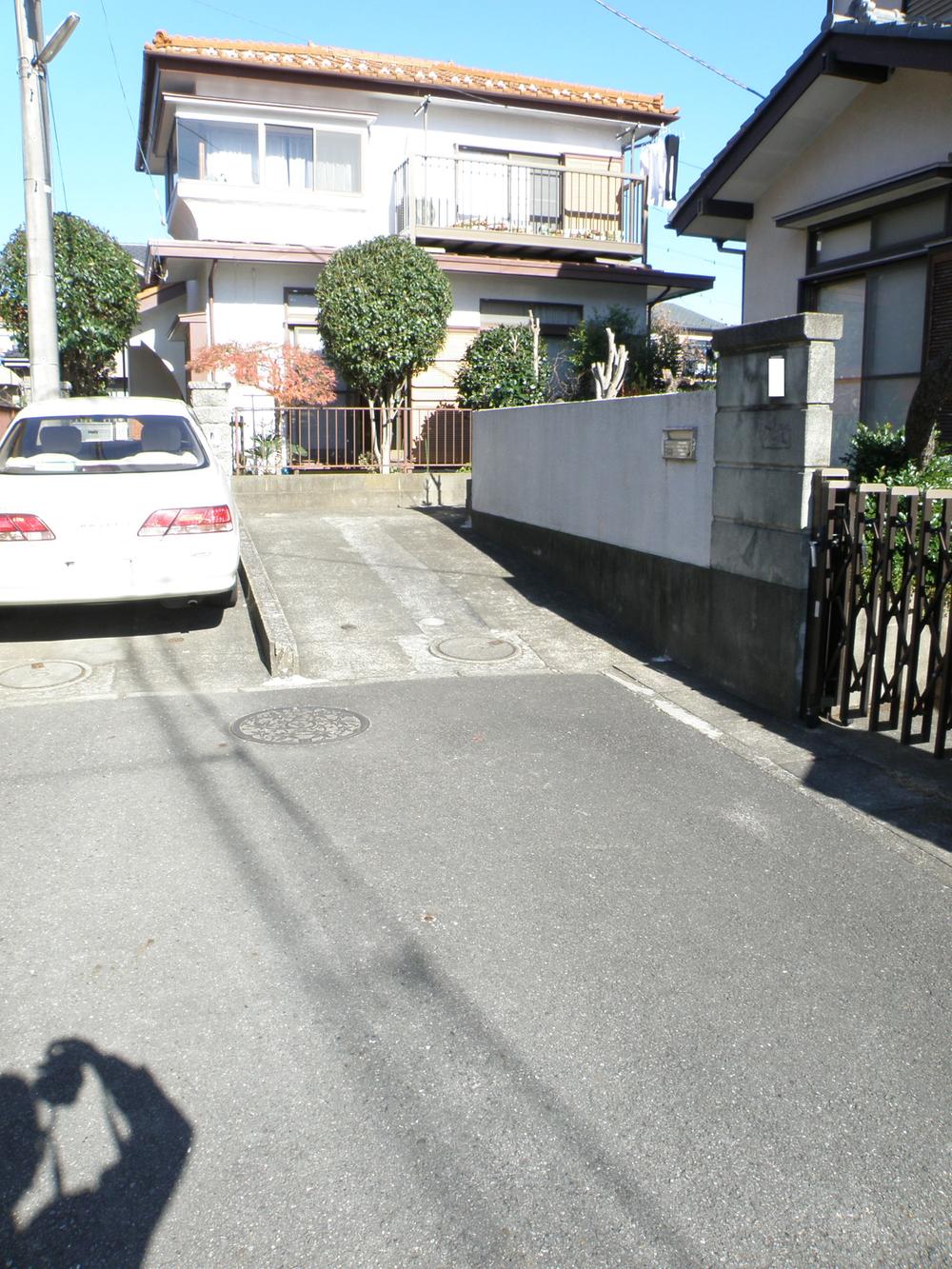 Local photos, including front road. Local (12 May 2013) Shooting