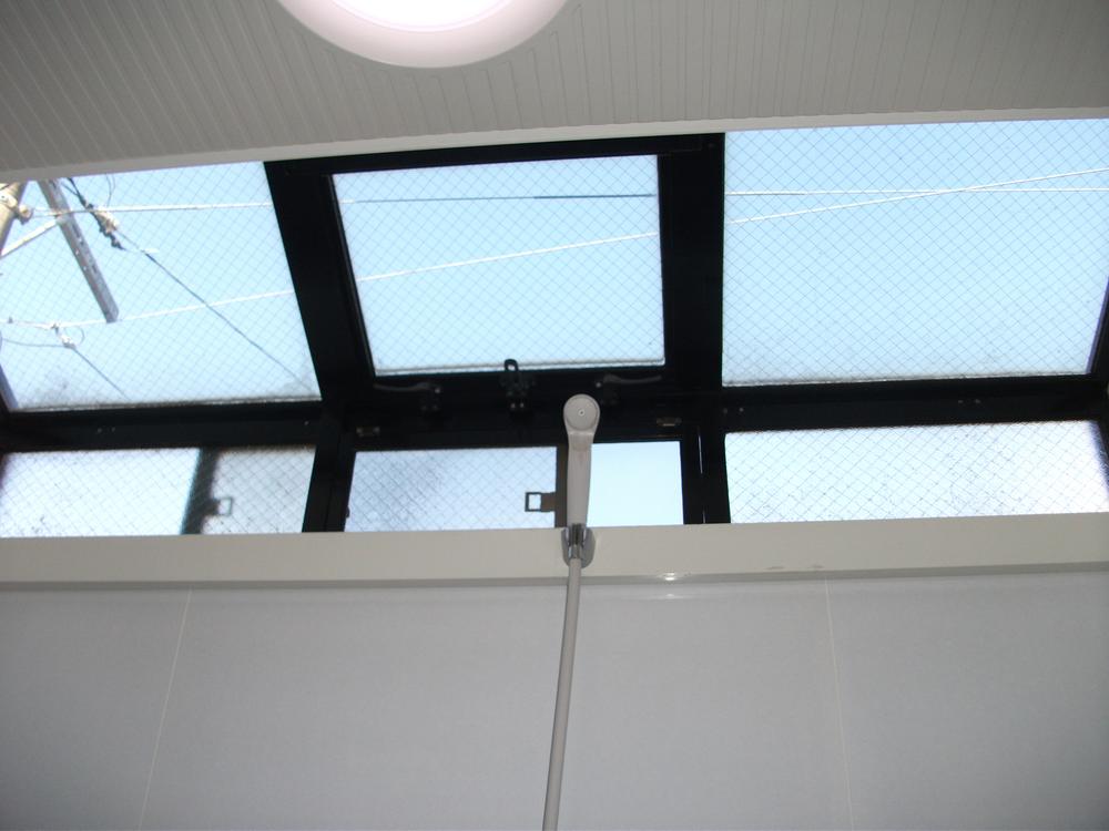 Bathroom. Indoor (12 May 2013) Shooting Bathroom skylight
