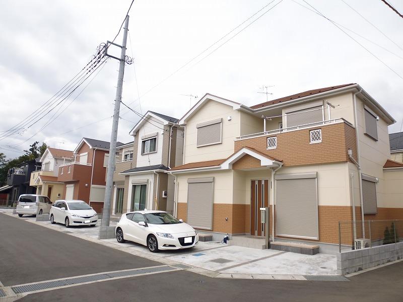 Local photos, including front road. Local (10 May 2013) Shooting