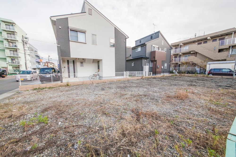 Local land photo. Local (12 May 2013) shooting ◎ shaping land ・ Corner lot! There is no building conditions ◎ yang per ・ Living environment is good