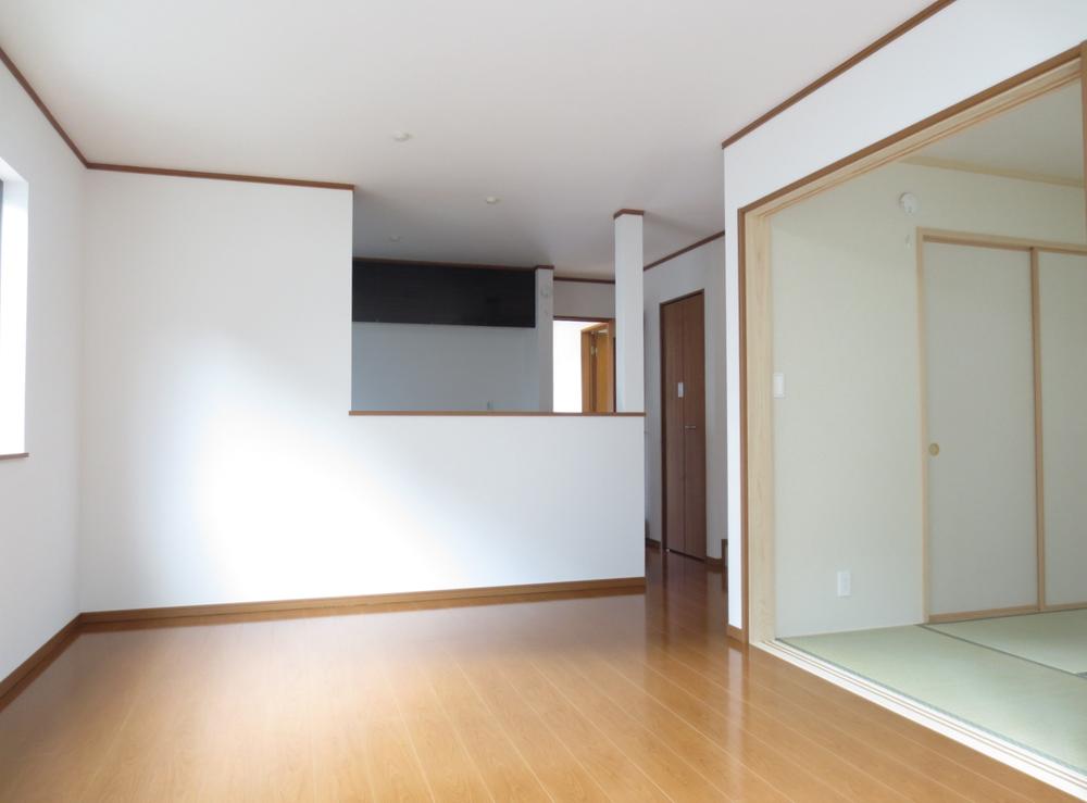 Same specifications photos (living). Example of construction