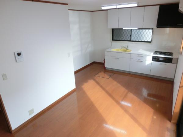 Living. Sunny 10.5 Pledge living on the south-facing