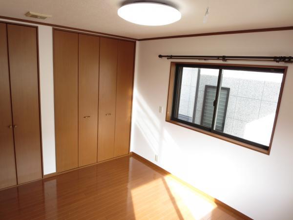 Non-living room. Second floor Western-style room is the room of 6 quires. There is also a closet.