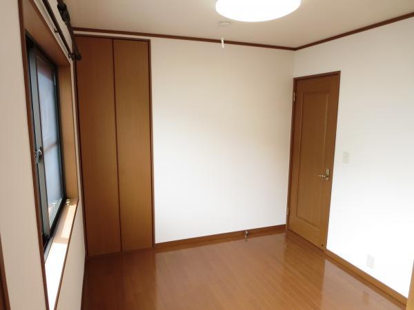 Non-living room. Second floor Western-style is 4.5 Pledge of Western-style. You can come and go at 6 Pledge Western and sliding door next.