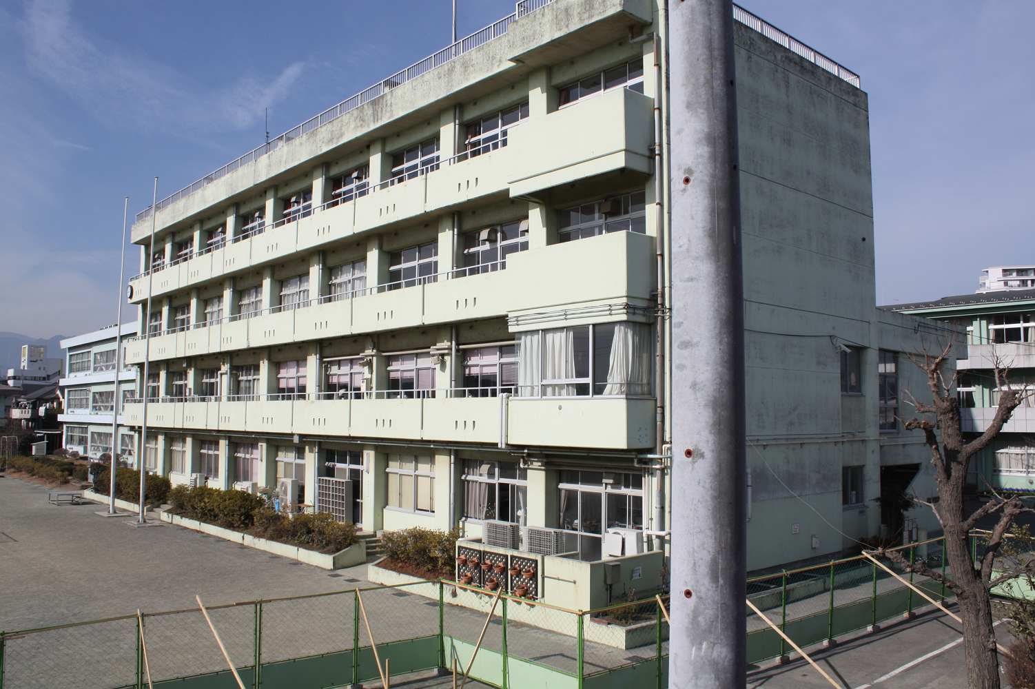 Primary school. 610m to Atsugi Municipal Atsugi second elementary school (elementary school)