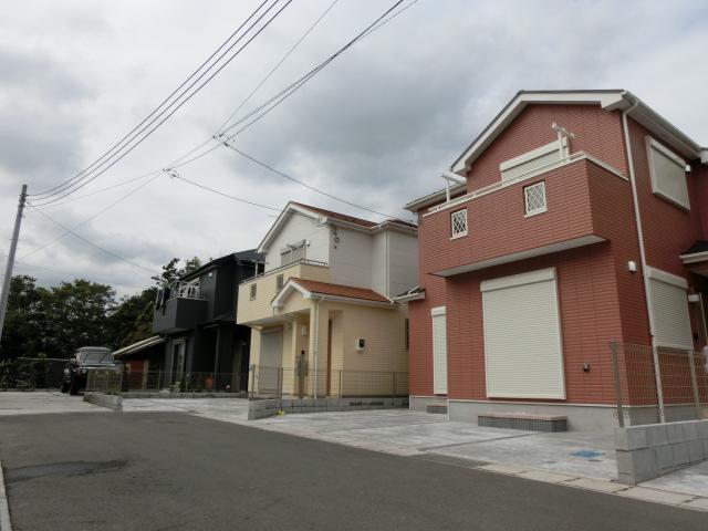 Local photos, including front road. Local (10 May 2013) Shooting