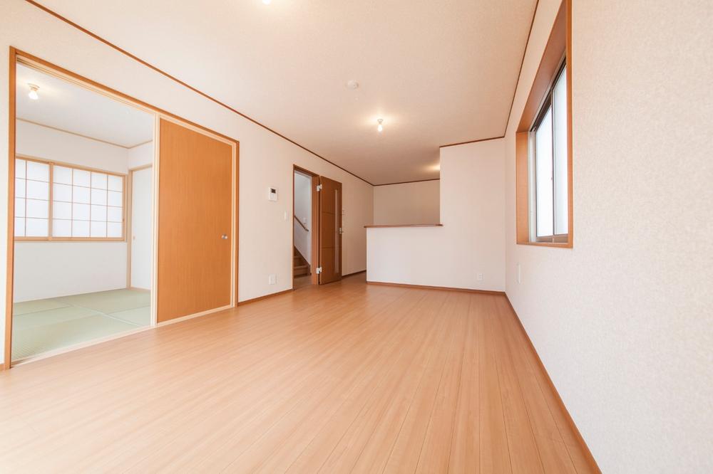 Same specifications photos (living). Example of construction