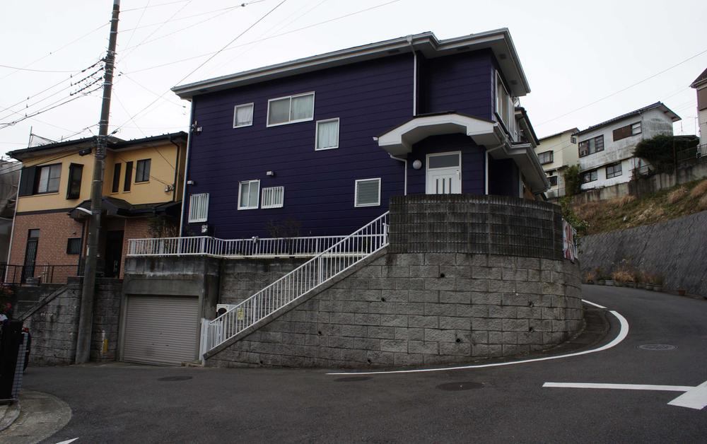 Local photos, including front road. Local (February 2013) Shooting Northwest corner lot!  There near the garage