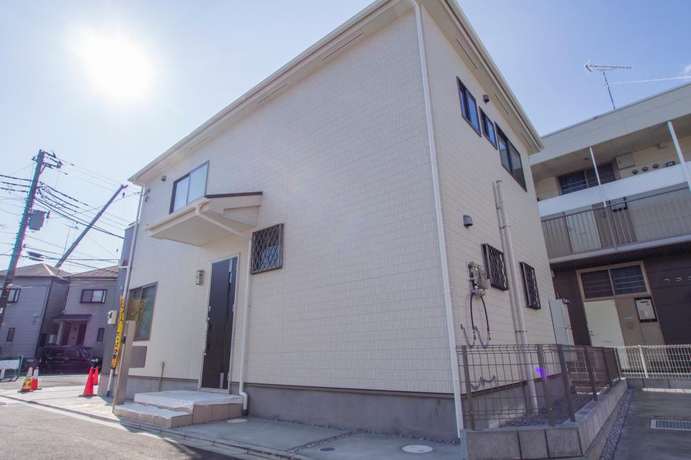 Local appearance photo. 1 Building