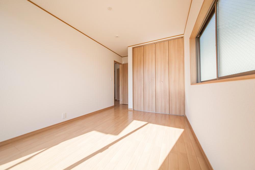 Non-living room. Western-style 6 quires more!