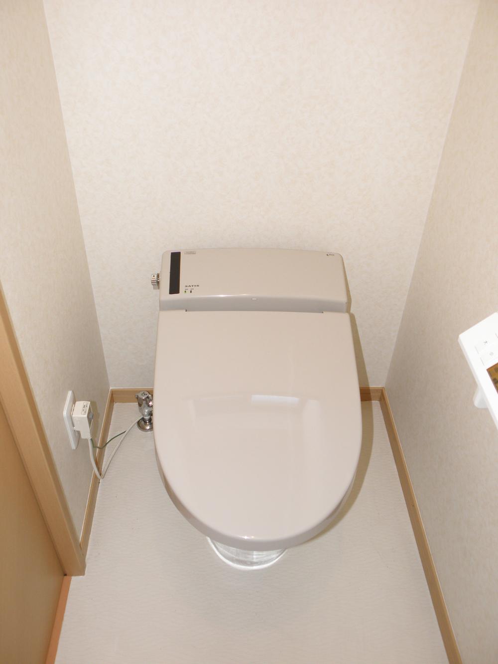 Toilet. Indoor (10 May 2013) Shooting