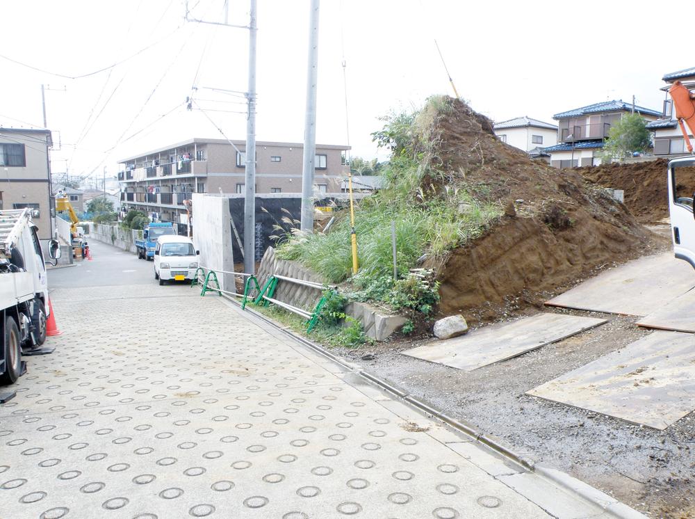 Local photos, including front road. Local (10 May 2013) Shooting