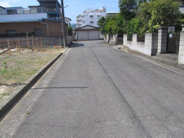 Local photos, including front road. Local (08 May 2013) Shooting