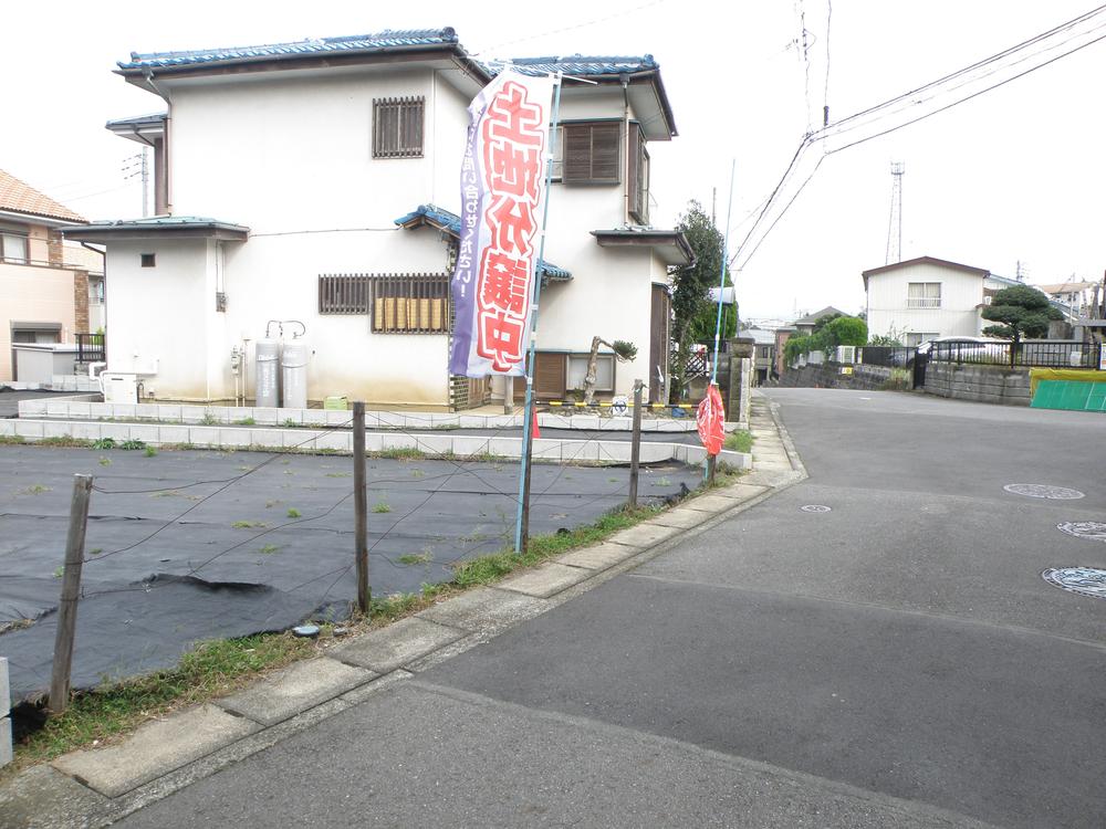 Local photos, including front road. Local (10 May 2013) Shooting