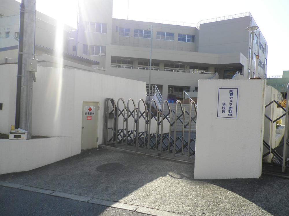 Primary school. Moridai elementary school