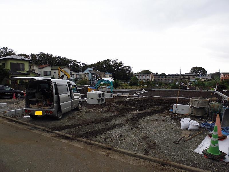 Local photos, including front road. Local (10 May 2013) Shooting