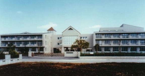 Junior high school. Mutsuaihigashi until junior high school 1300m