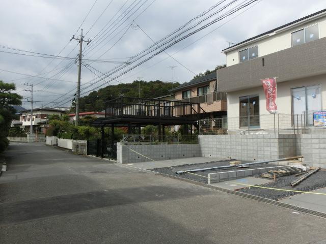 Local photos, including front road. Local (10 May 2013) Shooting