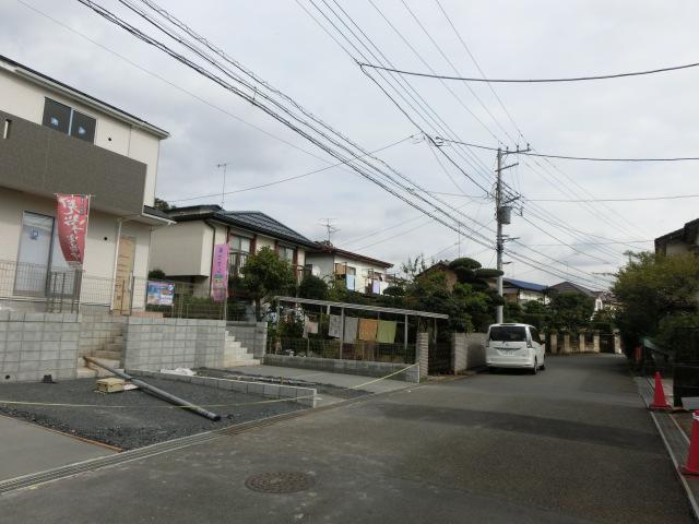 Local photos, including front road. Local (10 May 2013) Shooting