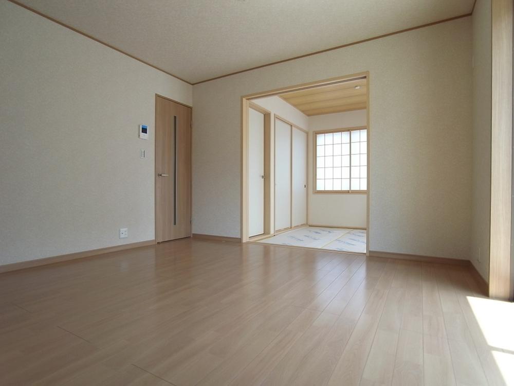 Same specifications photos (living)