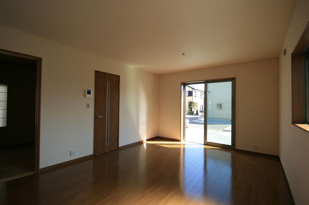 Same specifications photos (living)