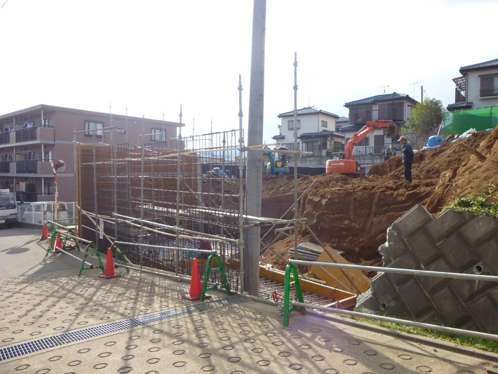 Local land photo. Elementary school near the child is also safe