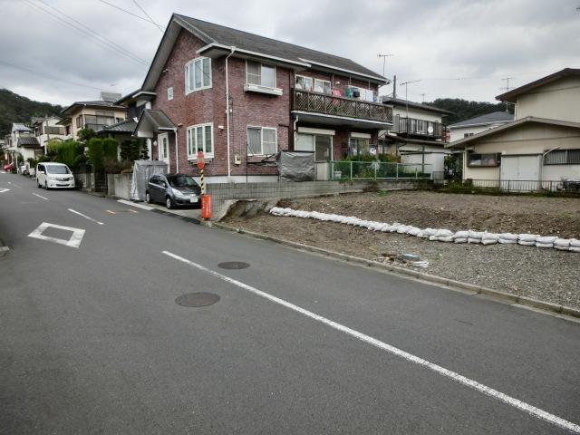 Local photos, including front road. Local (10 May 2013) Shooting