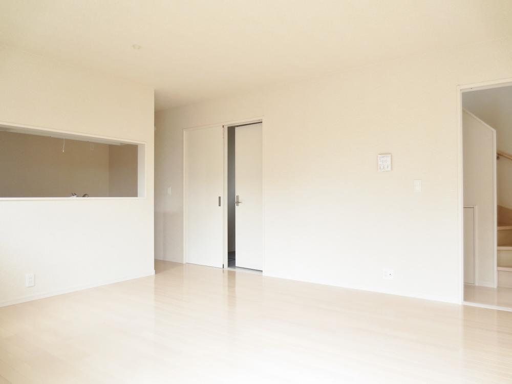 Same specifications photos (living). Example of construction 16 Pledge of leeway ・ It is a popular face-to-face kitchen!