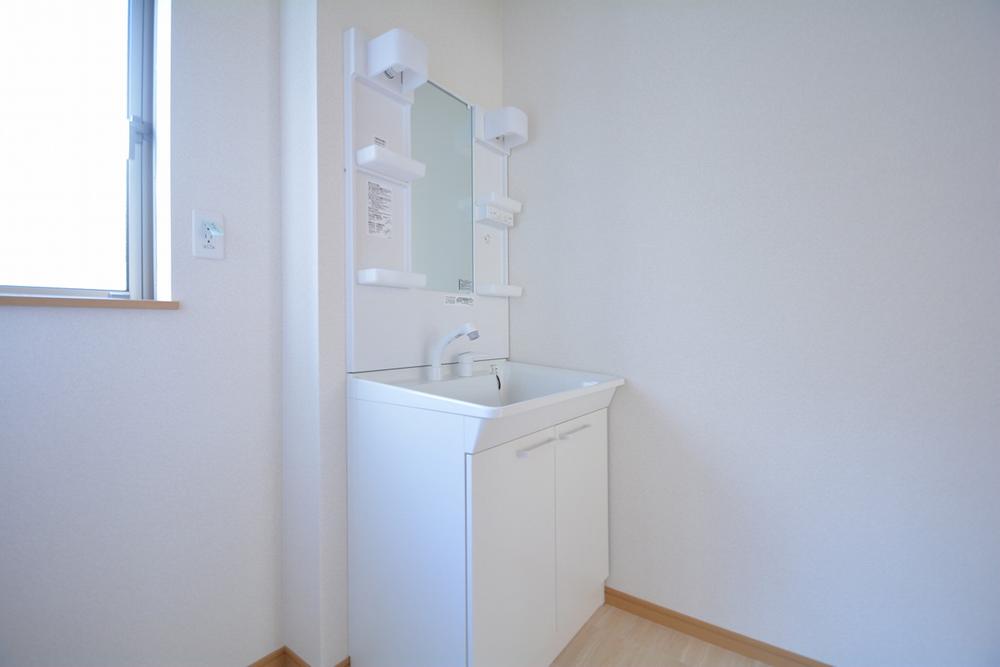 Wash basin, toilet. Indoor (12 May 2013) Shooting